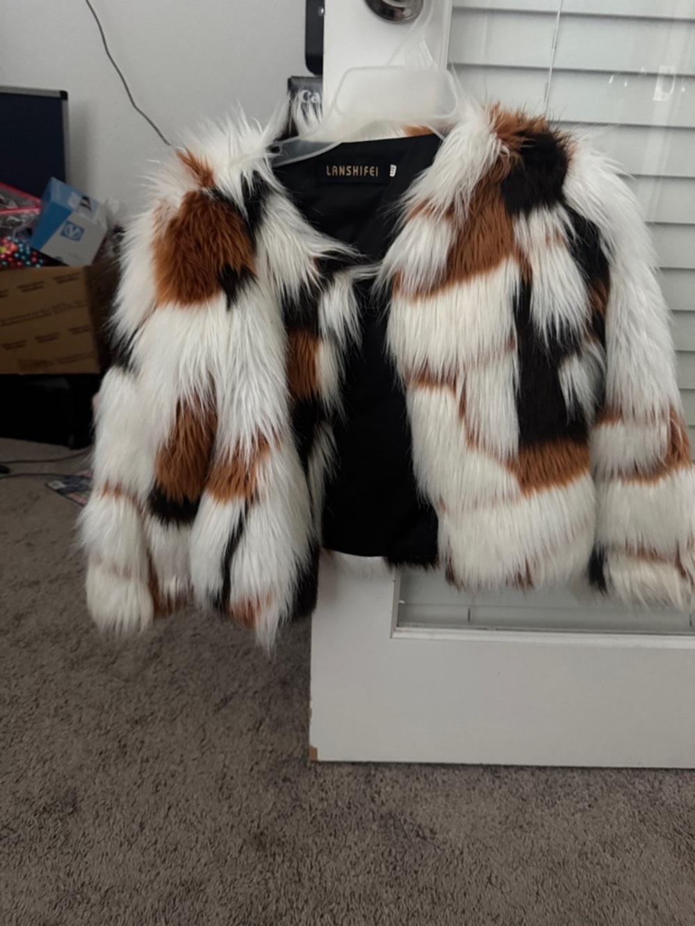 Lanshifei Girls' Faux Fur Patchwork Coat - White, Brown & Black